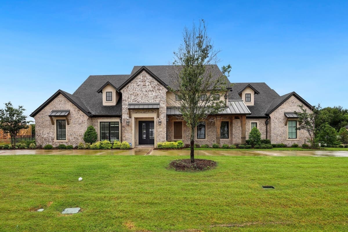 A North Texas home before a landscape redesign